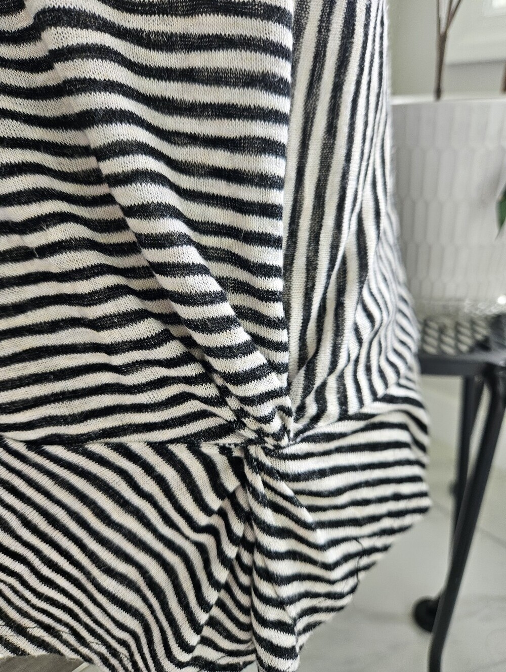 W5 Black & White Striped Knot-Front Short Sleeve Tee Size Medium - Picture 2 of 7
